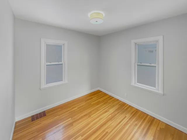 $345,000 | 1147 Hoyt Avenue West, St. Paul, MN 55108