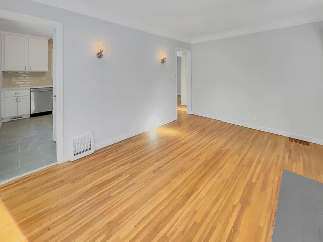 $345,000 | 1147 Hoyt Avenue West, St. Paul, MN 55108