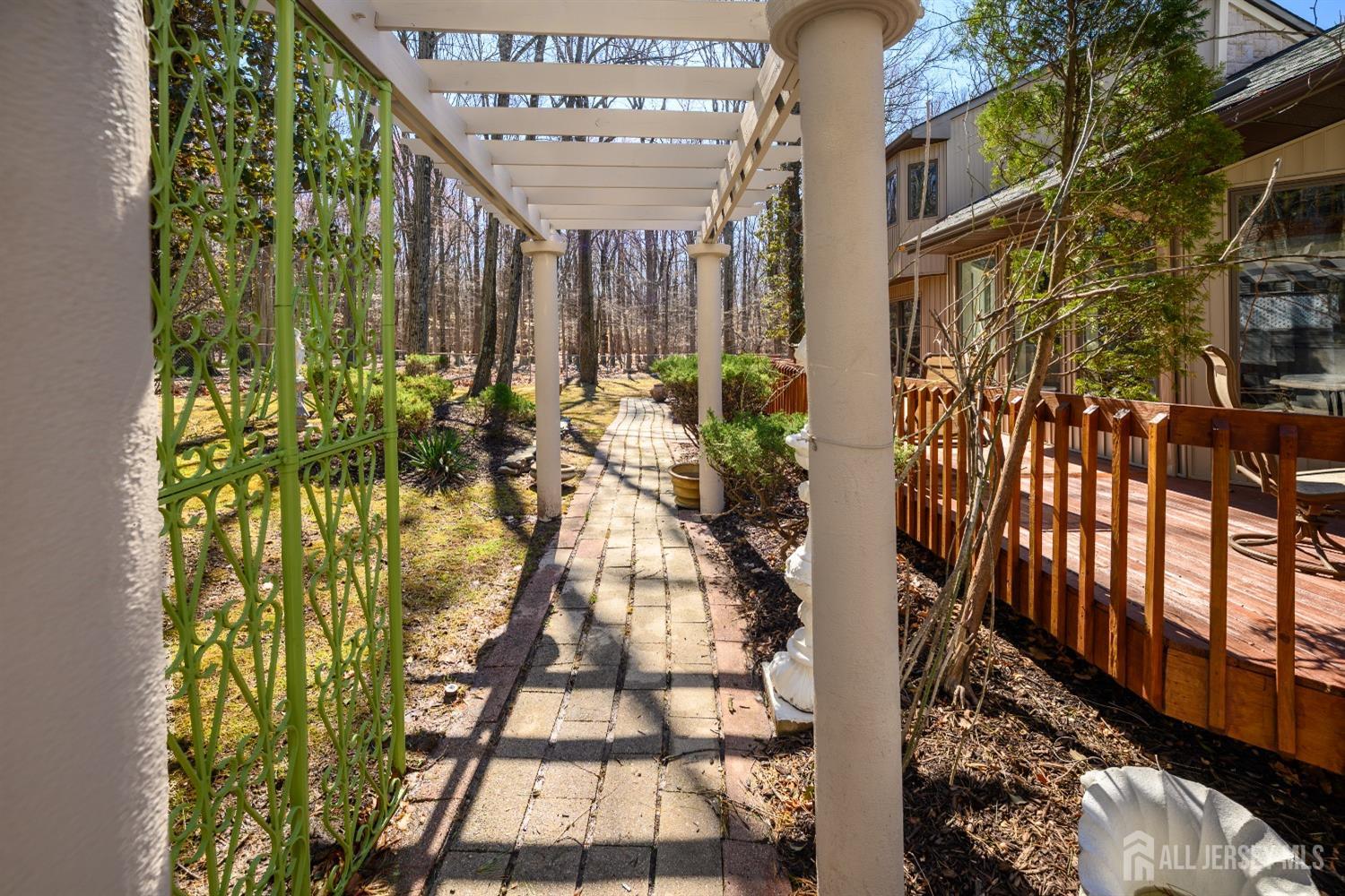 17 Gallo Way Edison, NJ 08820 - Photo 7 of 66