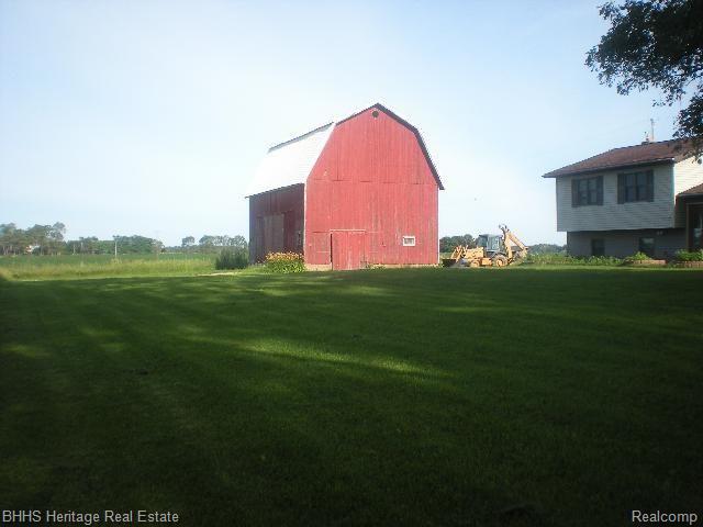 5102 Stoner Road Fowlerville, MI 48836 - Photo 2 of 3 Barn