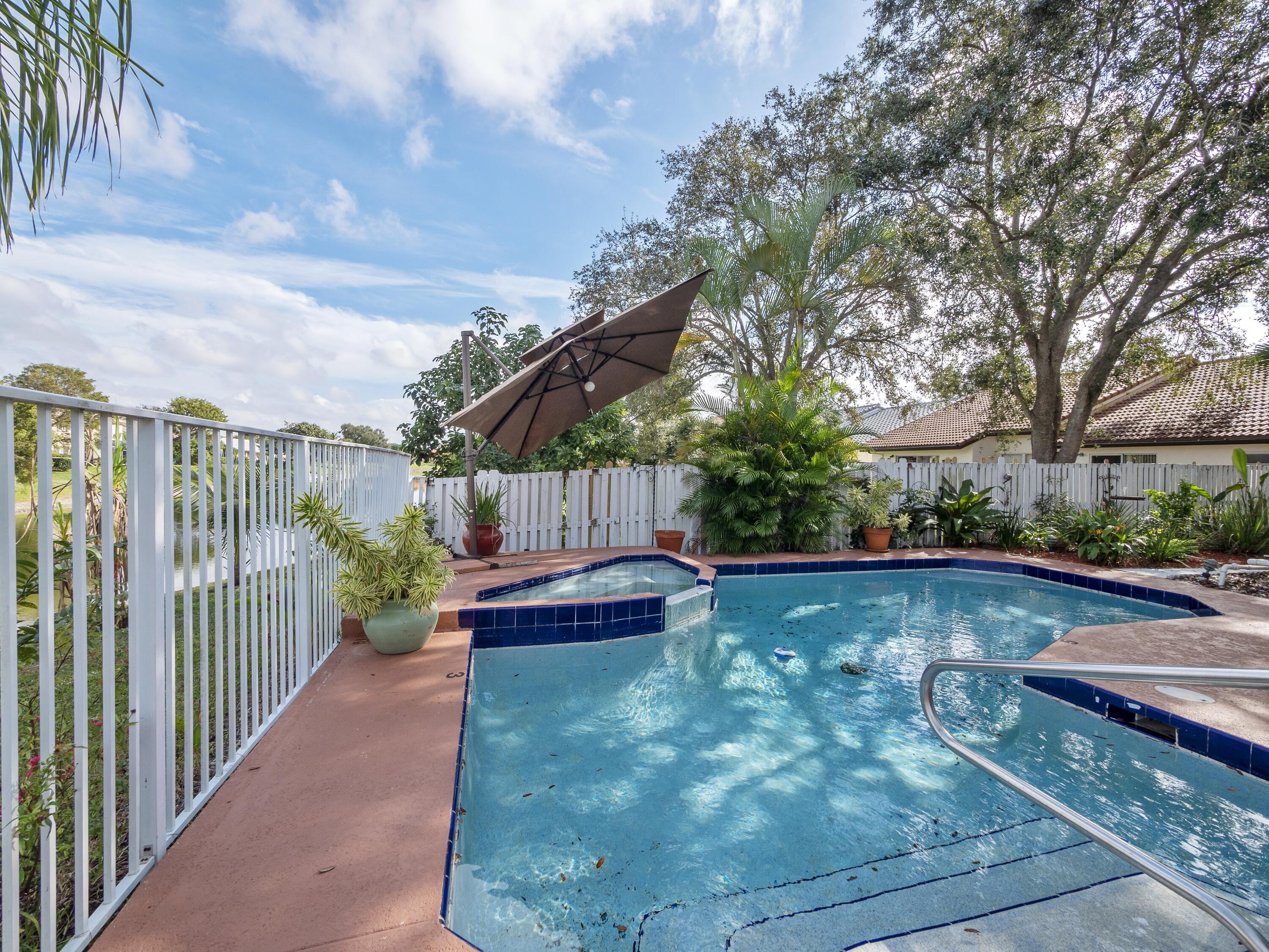 10837 Palm Spring Drive Boca Raton, FL 33428 - Photo 4 of 21 Fenced Yard