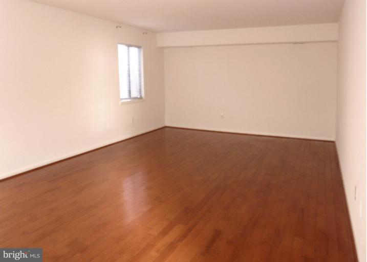 8630 Reseca Lane Springfield, VA 22152 - Photo 1 of 7 Living Room