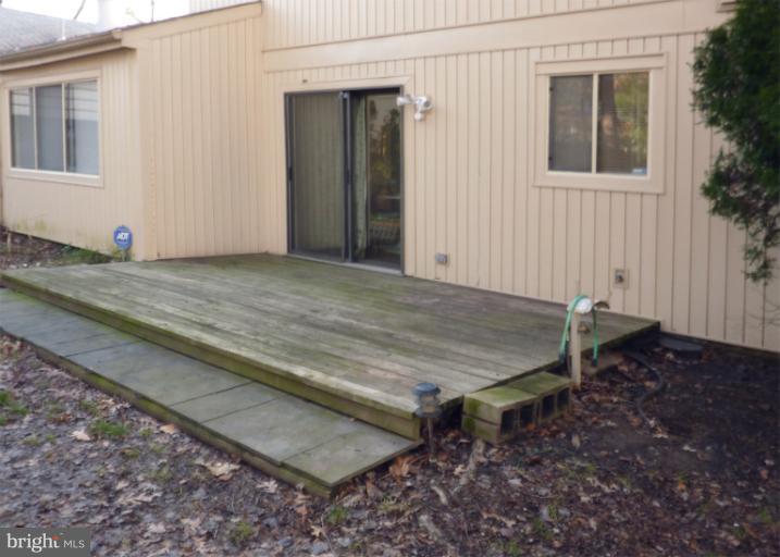 8630 Reseca Lane Springfield, VA 22152 - Photo 2 of 7 Deck