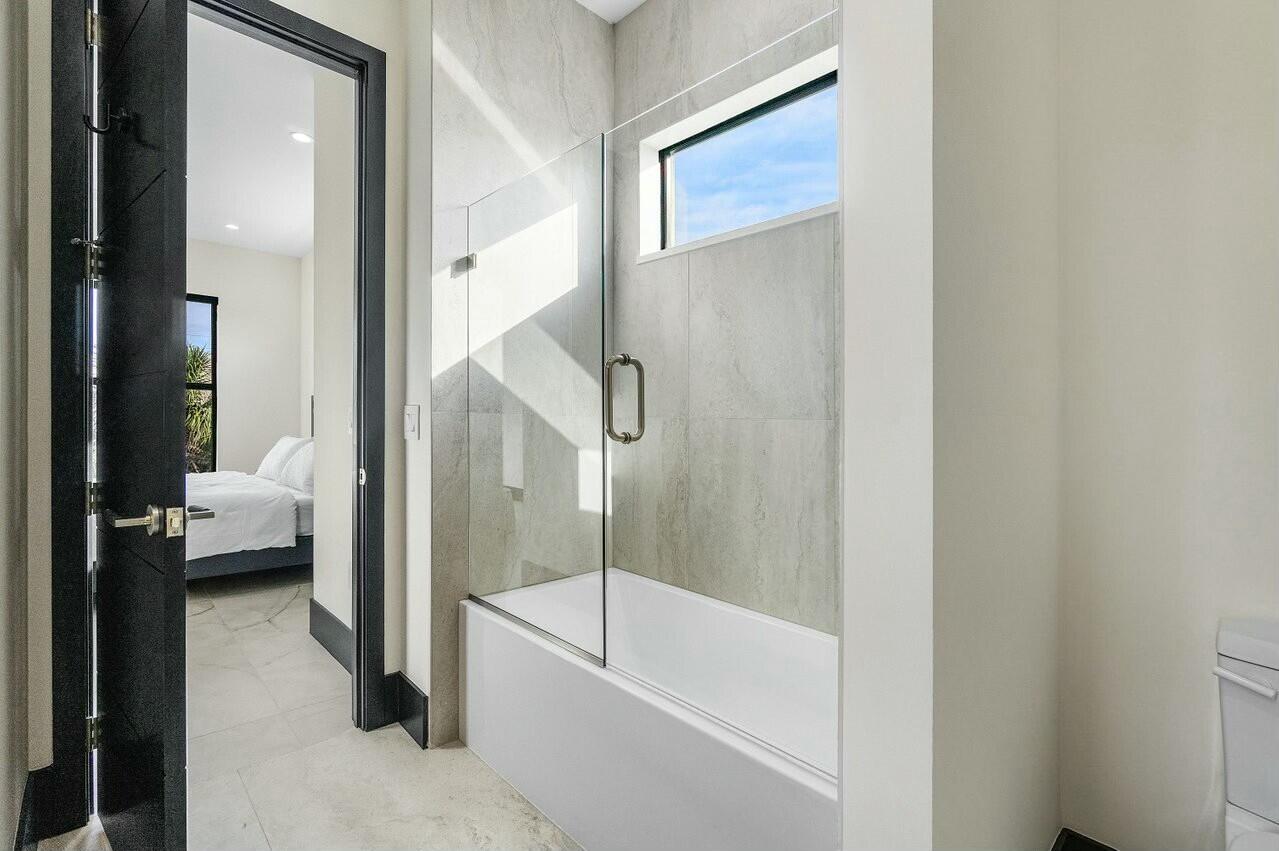 13480 Highway 1 Juno Beach, FL 33408 - Photo 49 of 90 BED 3/4 JACK AND JILL TUB