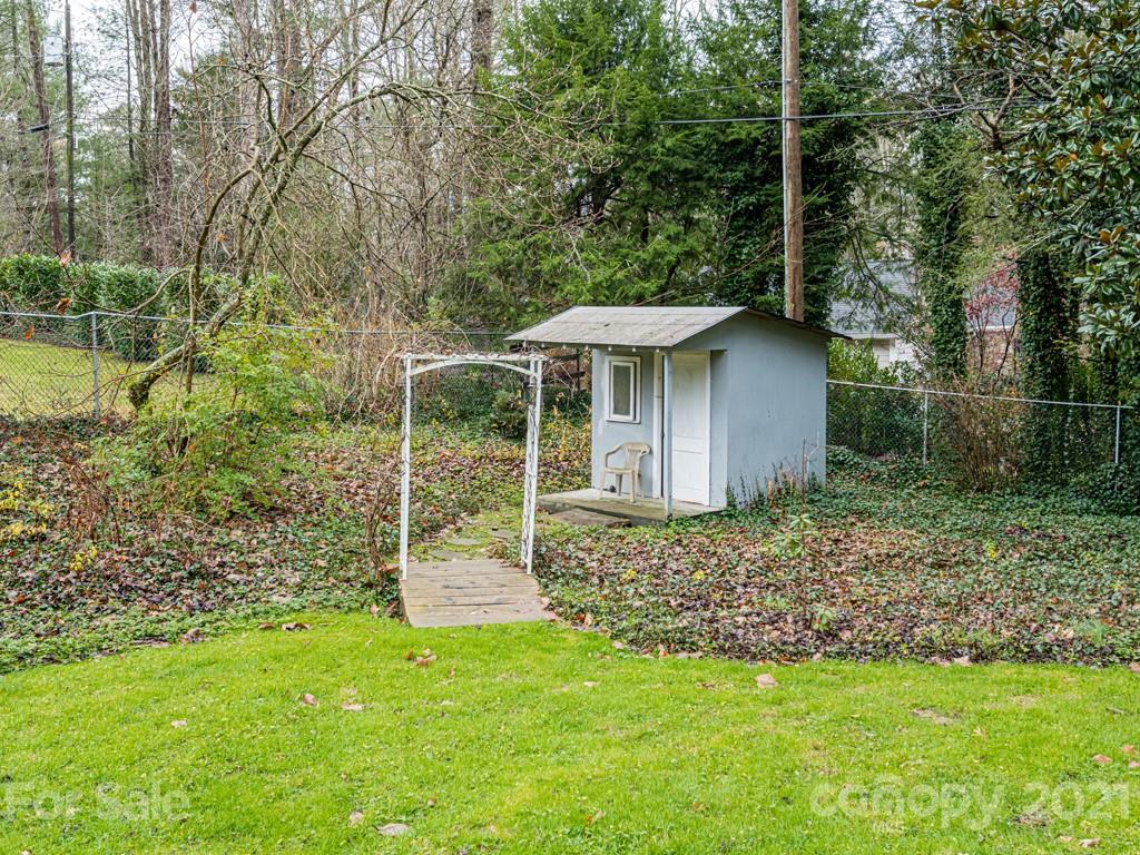 11 Hilltop Road Asheville, NC 28803 - Photo 39 of 42 a view of a house with backyard and garden