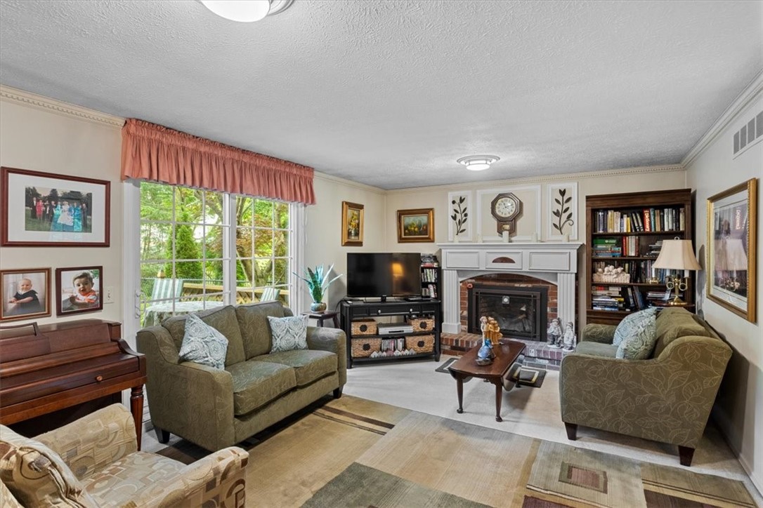 122 Jackson Rd Extension Penfield, NY 14526 - Photo 9 of 39