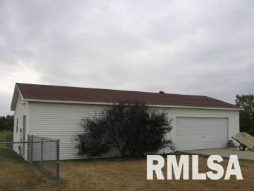 937 Community Beach Road Centralia, IL 62801 - Photo 2 of 10