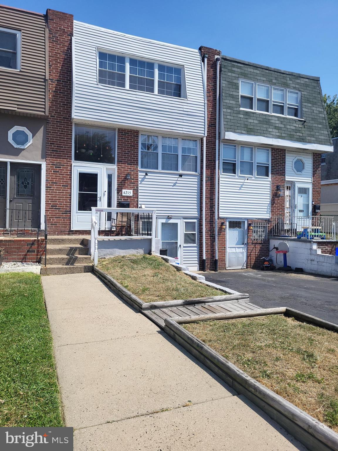 4215 Fairdale Road Philadelphia, PA 19154 - Photo 1 of 39 Exterior Front