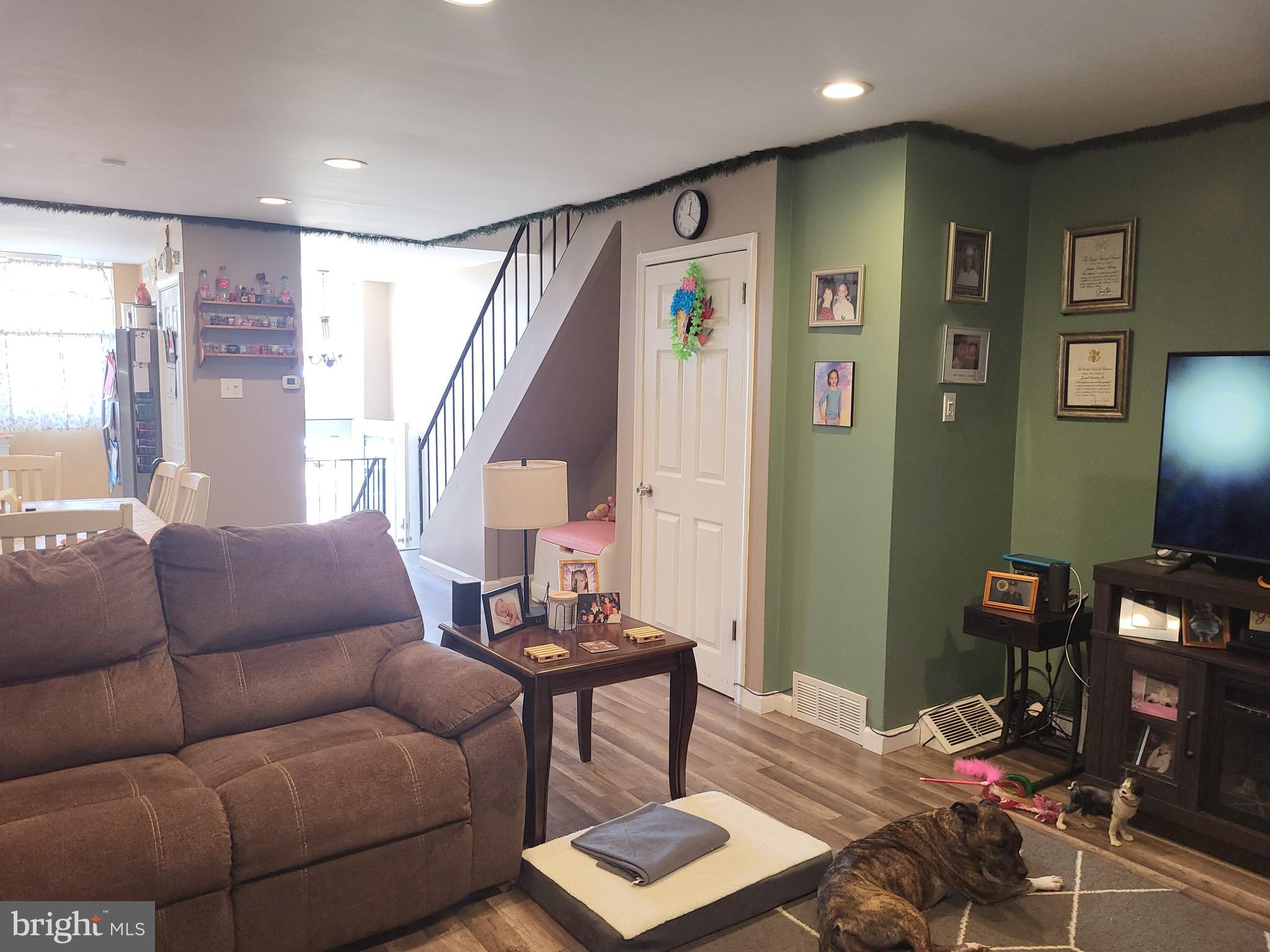 4215 Fairdale Road Philadelphia, PA 19154 - Photo 11 of 39 Living Room