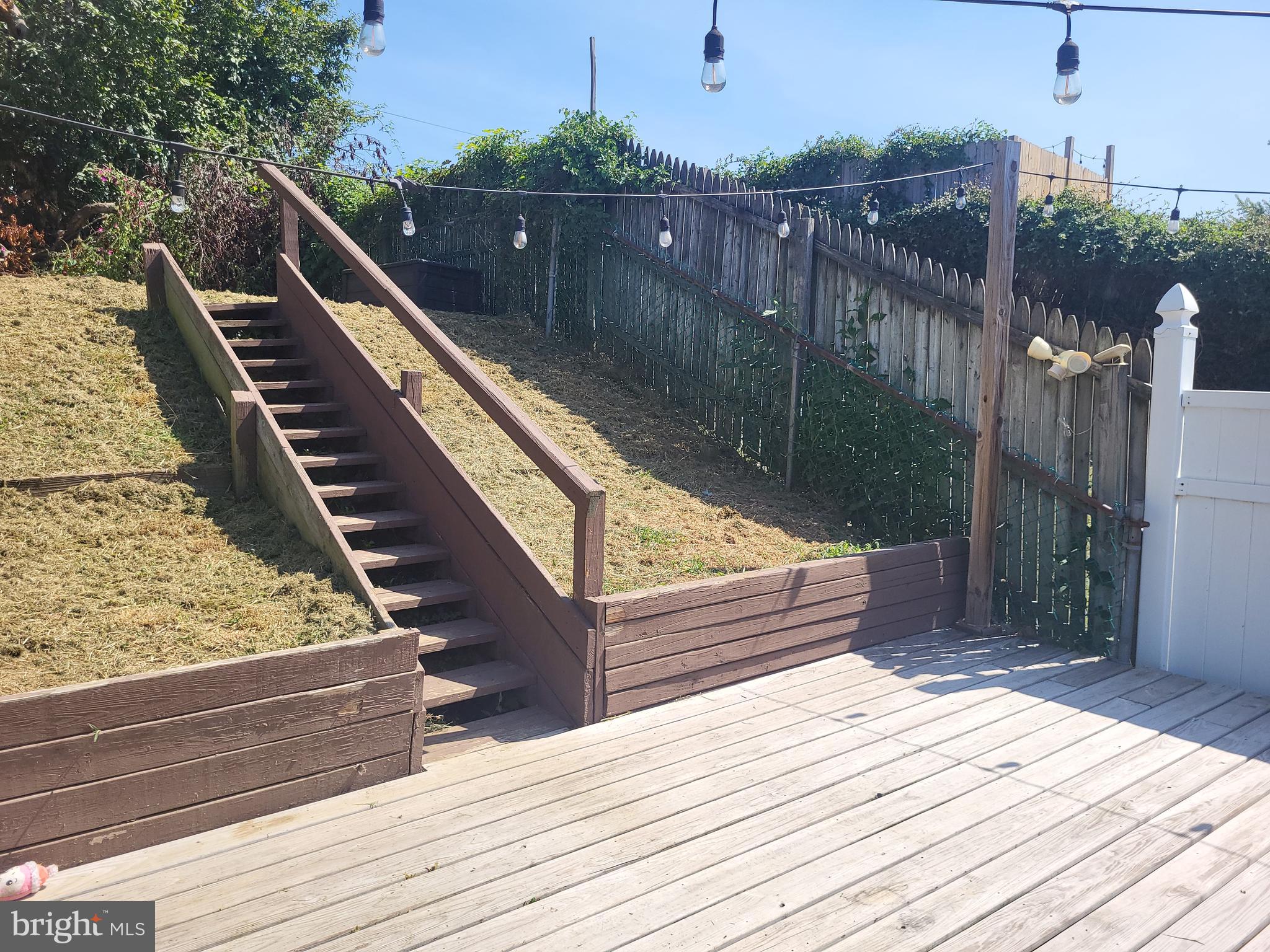 4215 Fairdale Road Philadelphia, PA 19154 - Photo 16 of 39 Bi-Level Deck