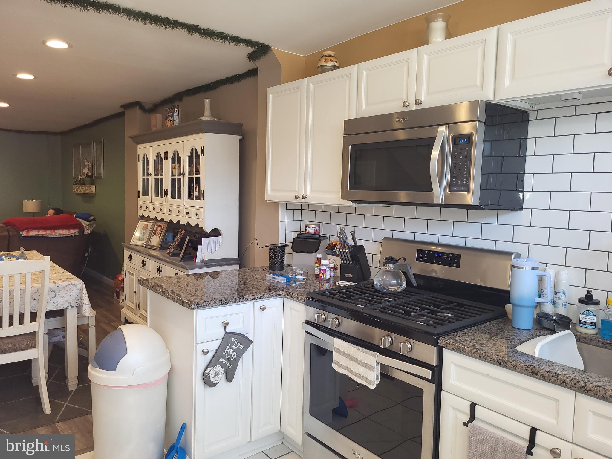 4215 Fairdale Road Philadelphia, PA 19154 - Photo 5 of 39 Kitchen