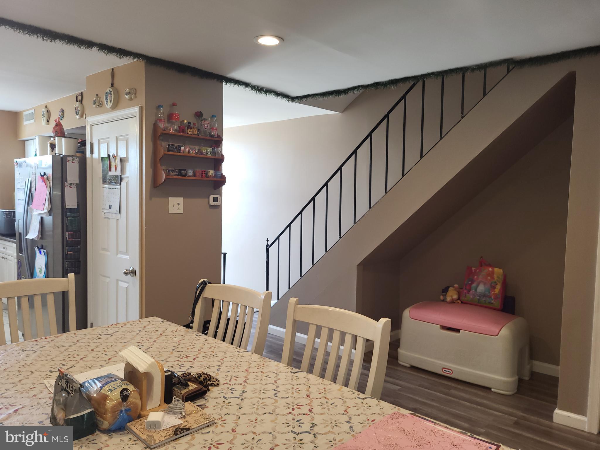 4215 Fairdale Road Philadelphia, PA 19154 - Photo 8 of 39 Dining Area