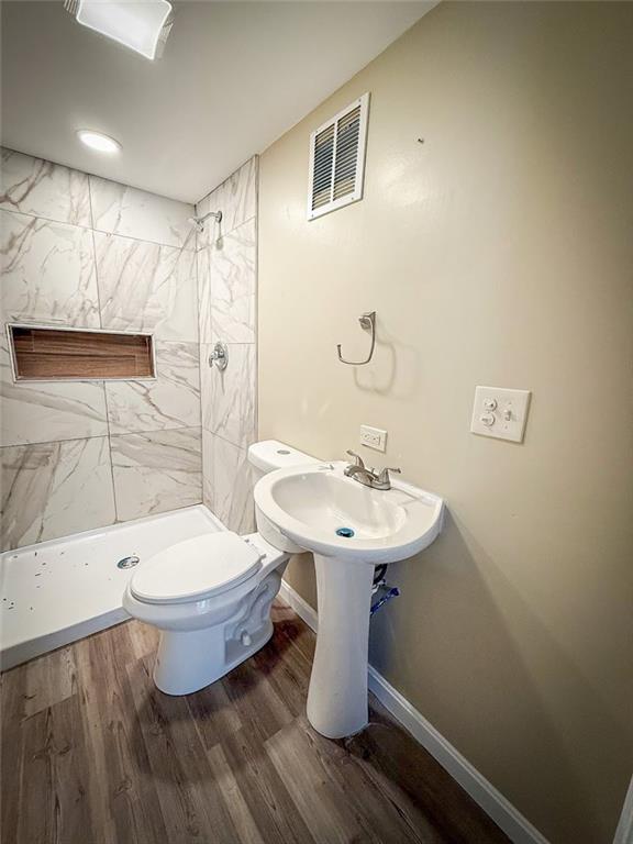 416 Oneida Valley Road Butler, PA 16001 - Photo 9 of 40 a bathroom with a sink toilet and shower