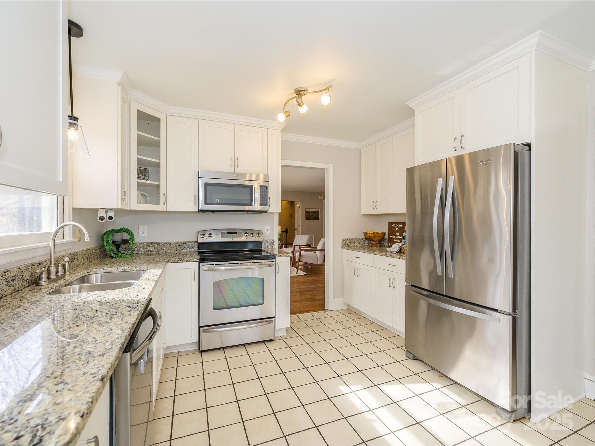 521 Mountainview Drive Charlotte, NC 28270 - Photo 12 of 35