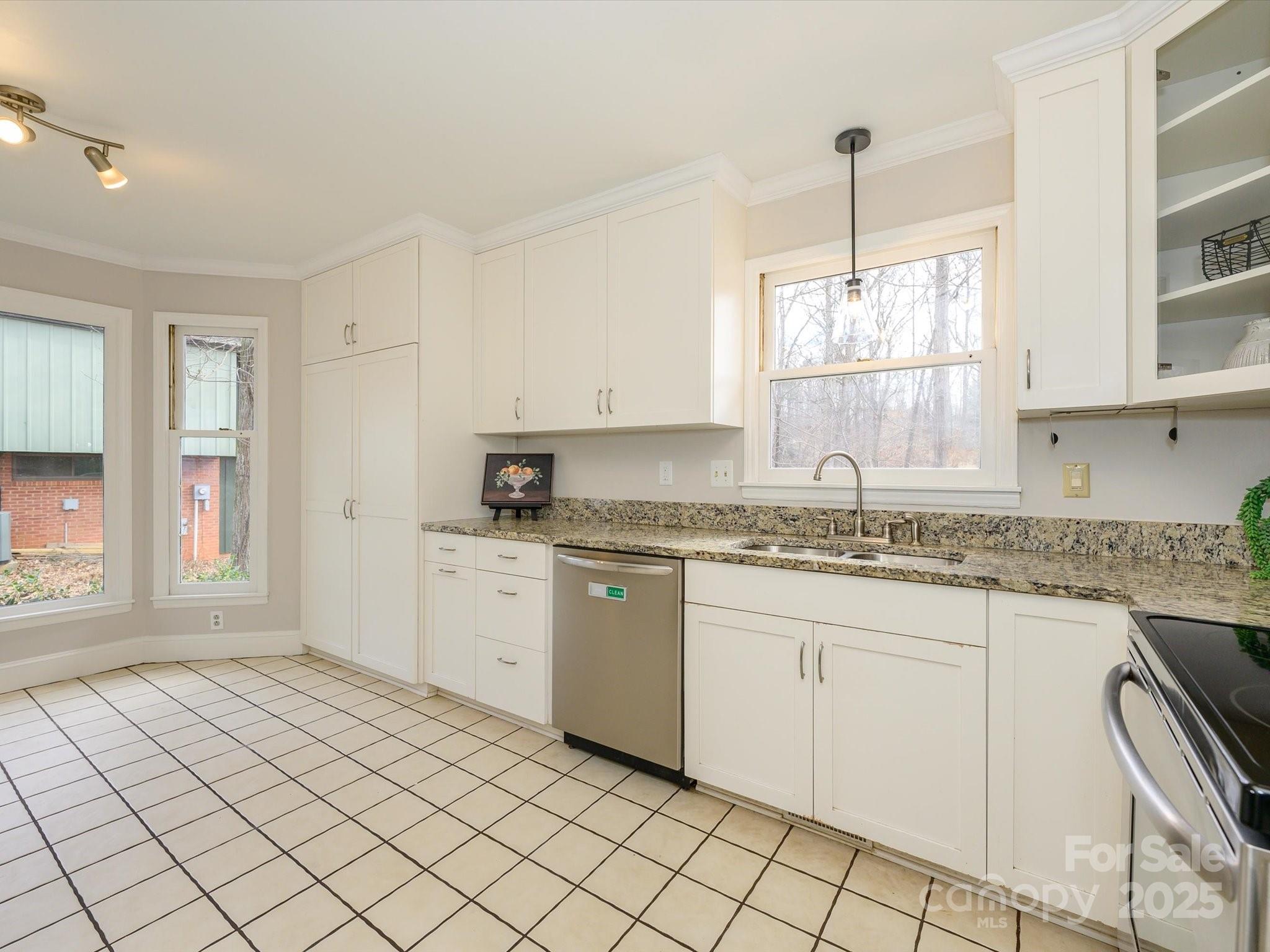 521 Mountainview Drive Charlotte, NC 28270 - Photo 15 of 35