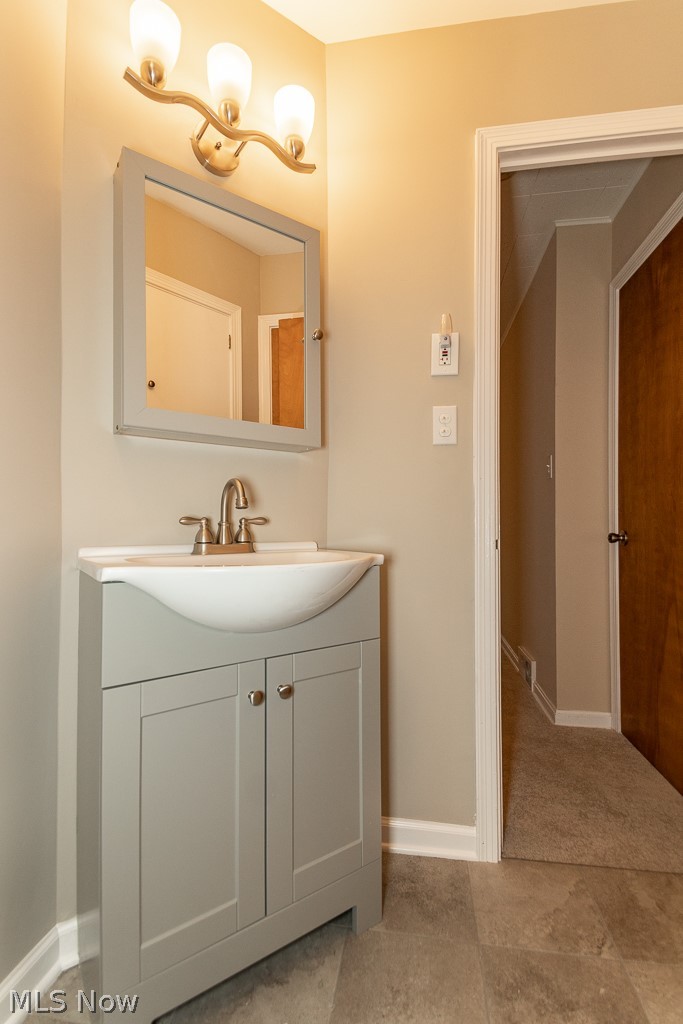 1090 Brandon Road Cleveland, OH 44112 - Photo 21 of 34