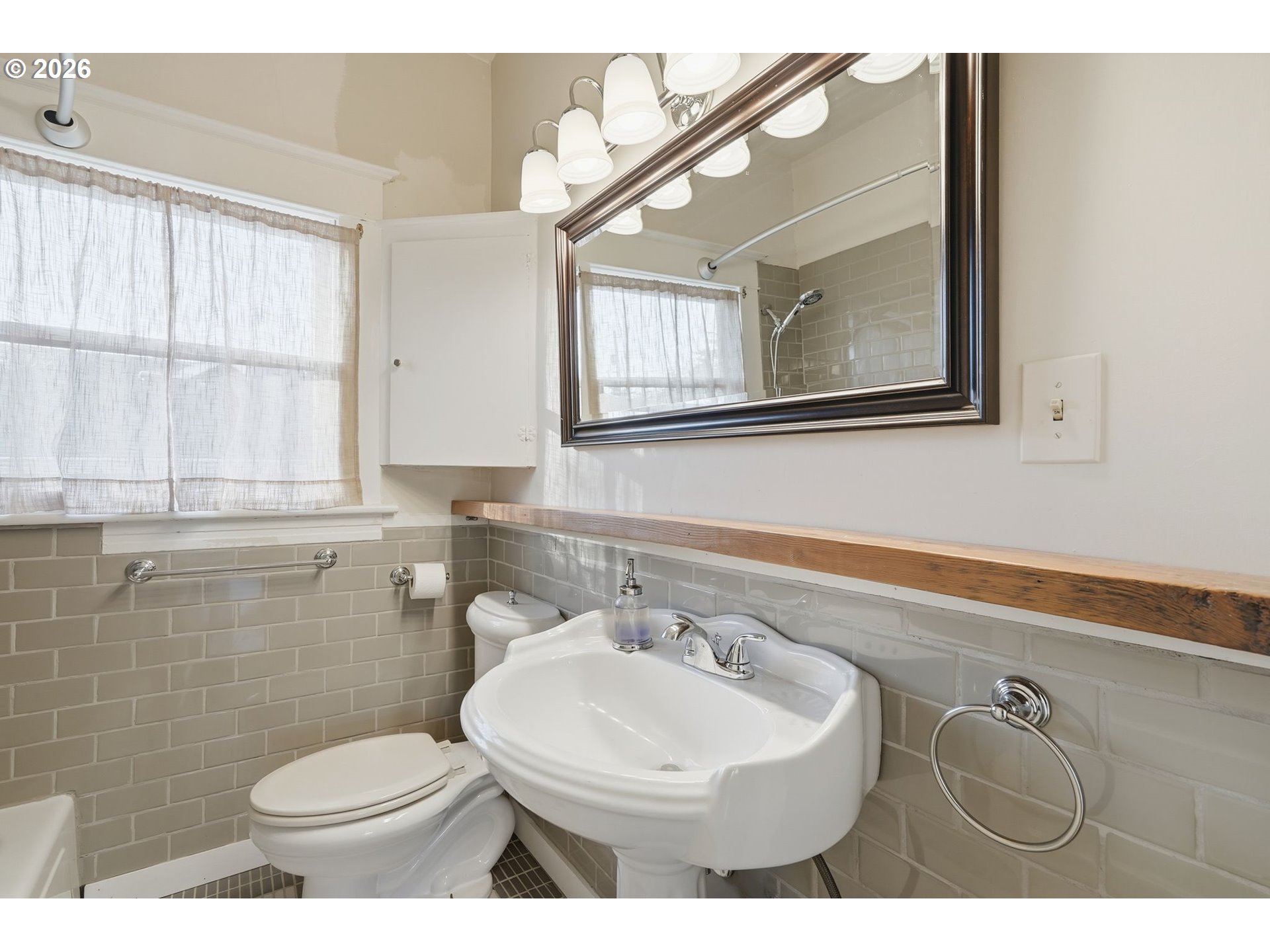 7619 Southeast Insley Street Portland, OR 97206 - Photo 7 of 20