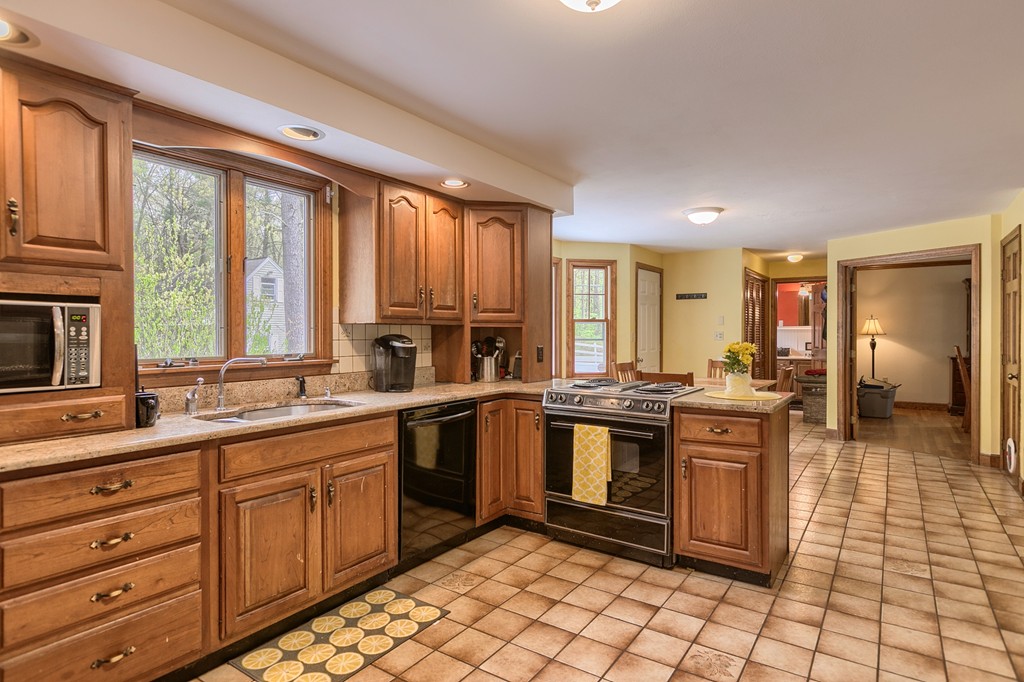 26 Willow Road Boxford, MA 01921 - Photo 8 of 29