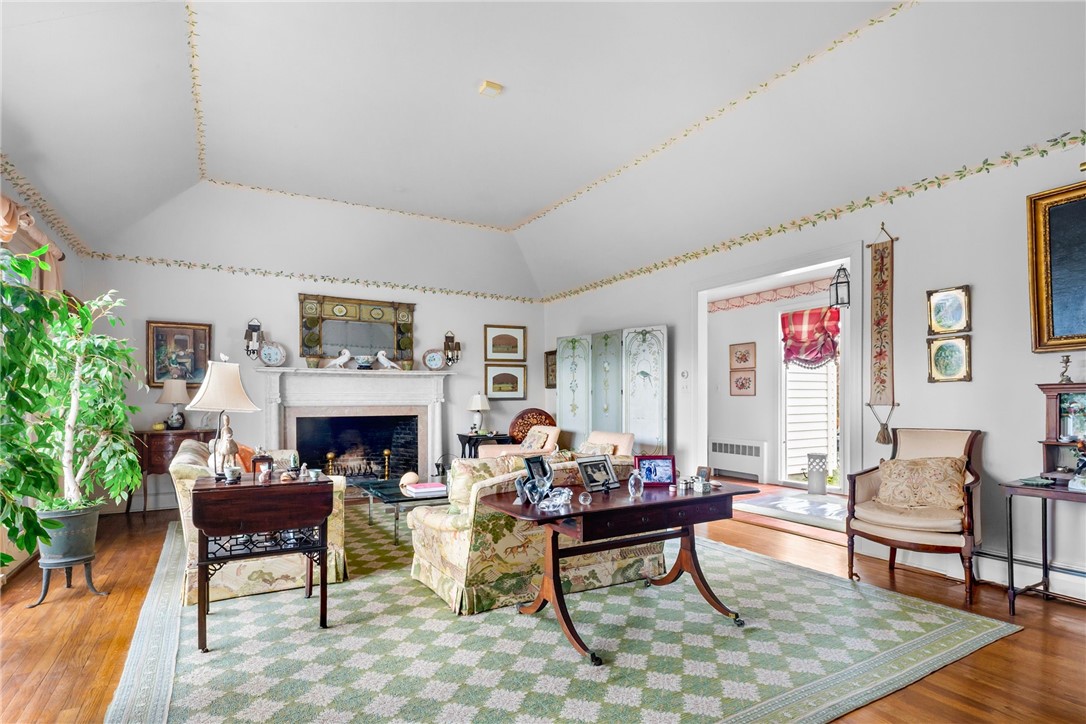 18 Ledge Road Newport, RI 02840 - Photo 12 of 32