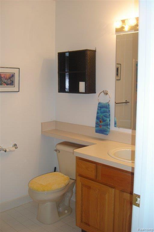 2115 Rochelle Park Drive, Unit 79 Rochester, MI 48309 - Photo 15 of 18 2nd Bathroom.JPG
