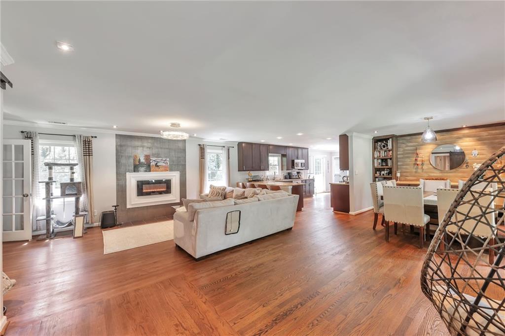 1651 Murdock Road Marietta, GA 30062 - Photo 3 of 30