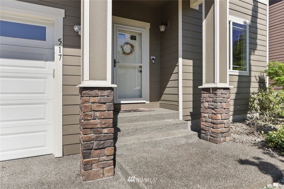 517 Field Place Northeast Renton, WA 98059 - Photo 3 of 27 Gallery Image 3