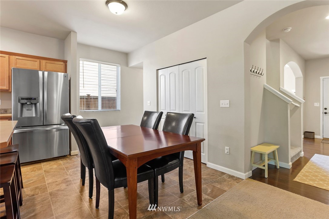 517 Field Place Northeast Renton, WA 98059 - Photo 5 of 27 Gallery Image 5