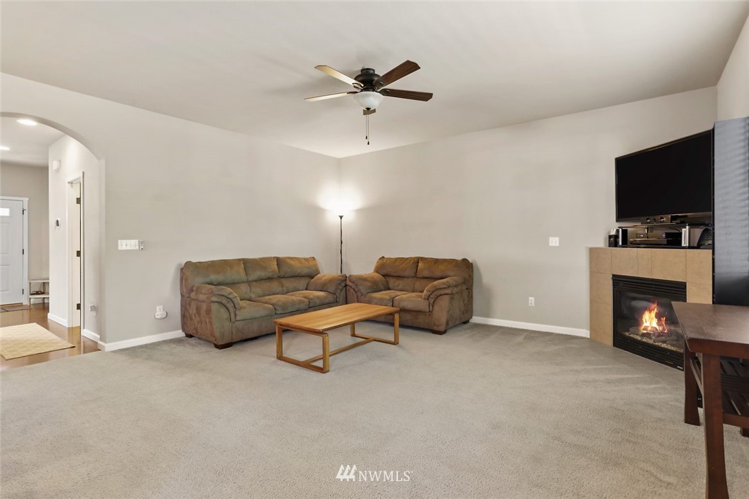 517 Field Place Northeast Renton, WA 98059 - Photo 6 of 27 Gallery Image 6