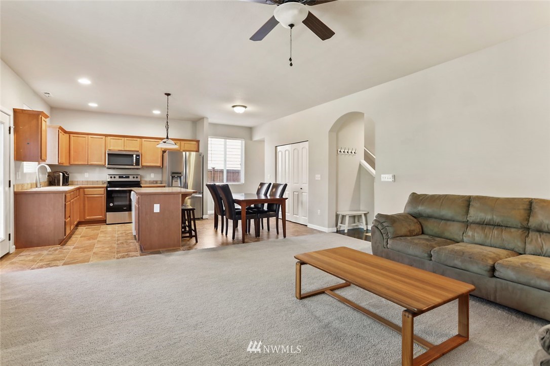 517 Field Place Northeast Renton, WA 98059 - Photo 7 of 27 Gallery Image 7