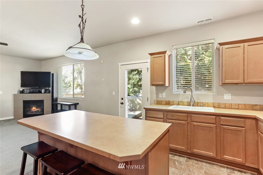 517 Field Place Northeast Renton, WA 98059 - Photo 9 of 27 Gallery Image 9