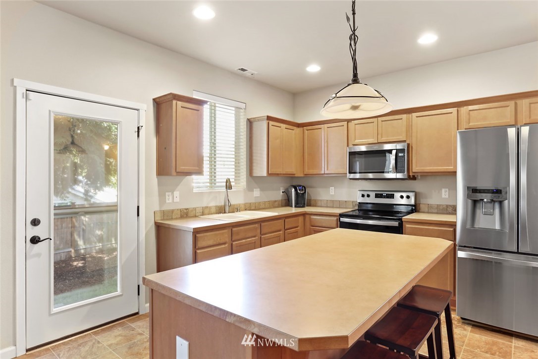 517 Field Place Northeast Renton, WA 98059 - Photo 10 of 27 Gallery Image 10