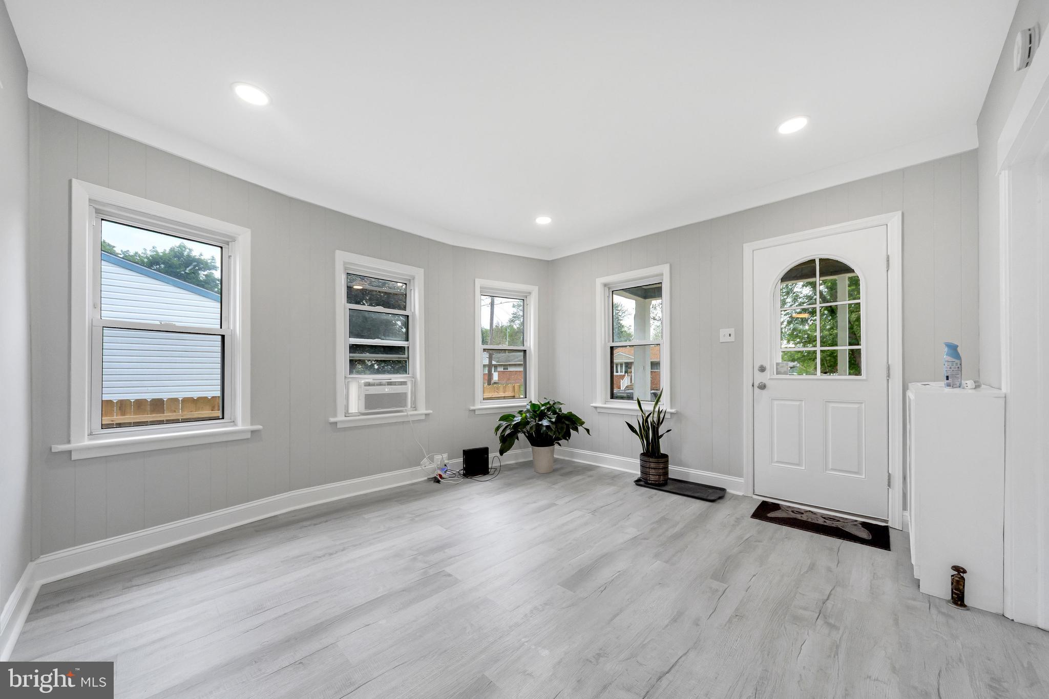 27 Elm Avenue Clementon, NJ 08021 - Photo 4 of 28