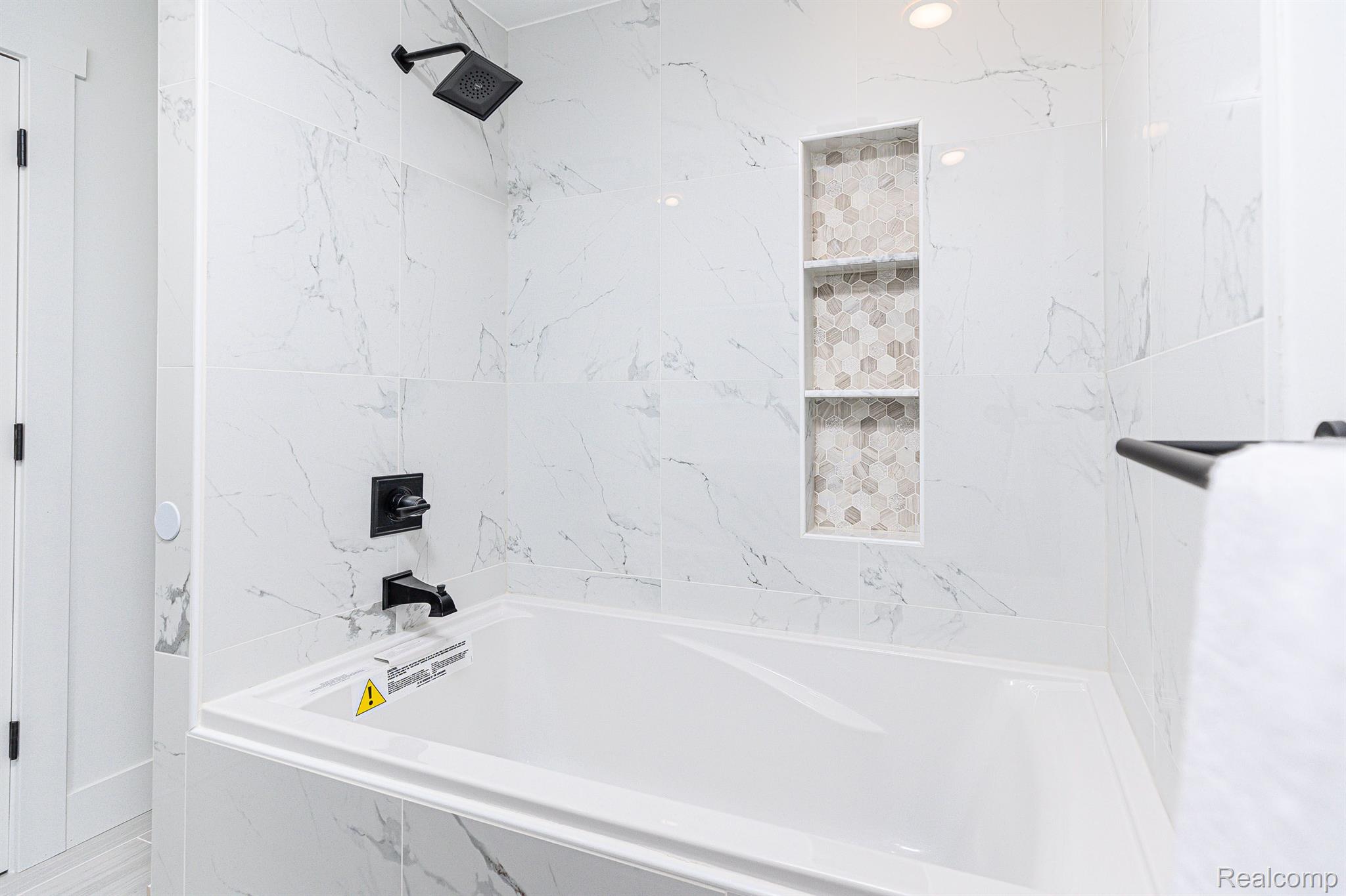 763 Snowmass Drive Rochester, MI 48309 - Photo 18 of 32 Artisan Tile Work - Premium Hardware