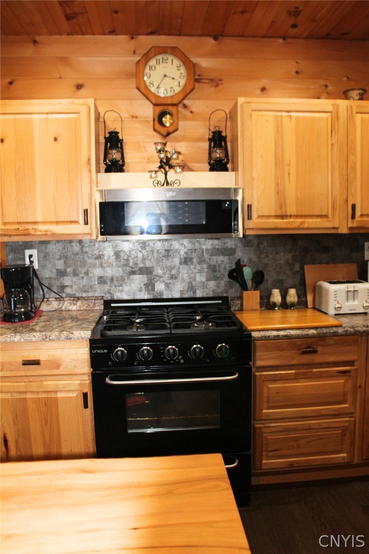 4571 Yorkland Road Annsville, NY 13471 - Photo 7 of 49 Gas Stove & Slimline Microwave