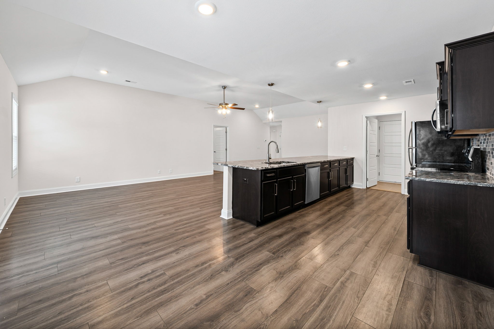 214 King Road Clarksville, TN 37042 - Photo 9 of 31