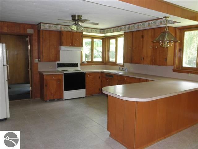 10853 Riverside Drive Honor, MI 49640 - Photo 8 of 11 1718364-7.JPG