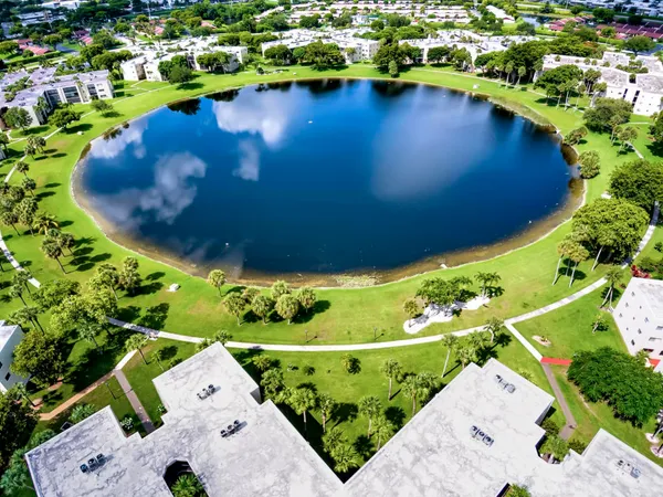 $1,800 | 5220 Las Verdes Circle, Unit 211, Delray Beach, FL 33484