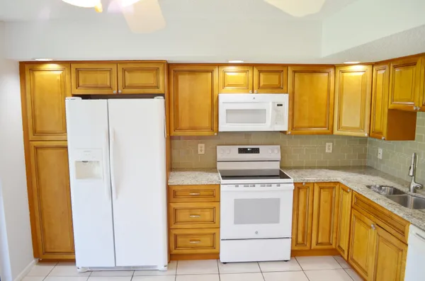 $1,800 | 5220 Las Verdes Circle, Unit 211, Delray Beach, FL 33484