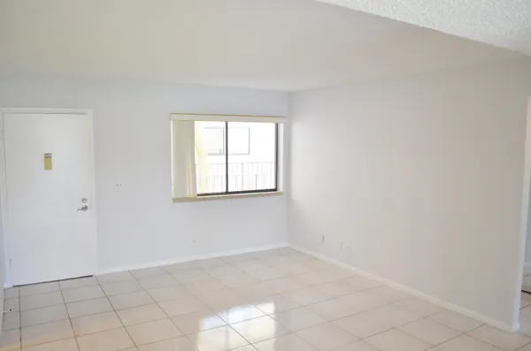 $1,800 | 5220 Las Verdes Circle, Unit 211, Delray Beach, FL 33484