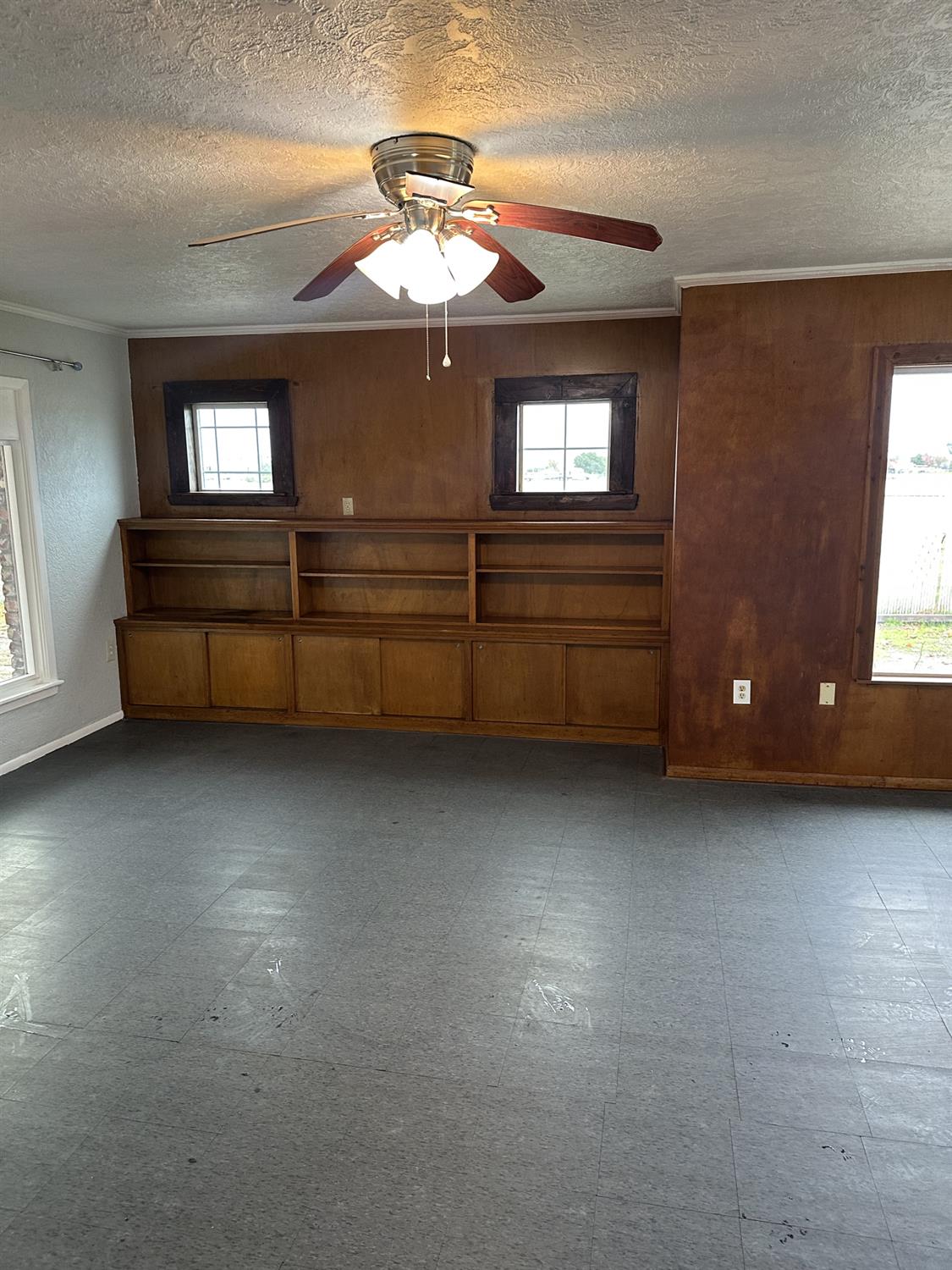 7271 Elk Grove Florin Road Sacramento, CA 95829 - Photo 45 of 49 a view of a livingroom with furniture and windows