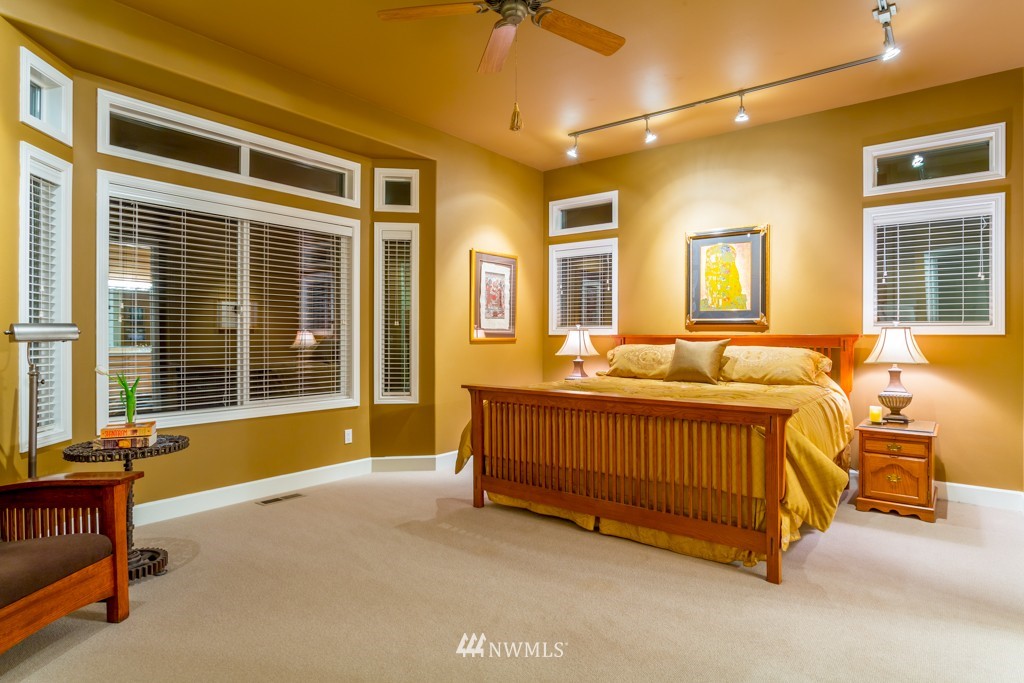 23766 Northeast Greens Crossing Road Redmond, WA 98053 - Photo 12 of 25 Gallery Image 12