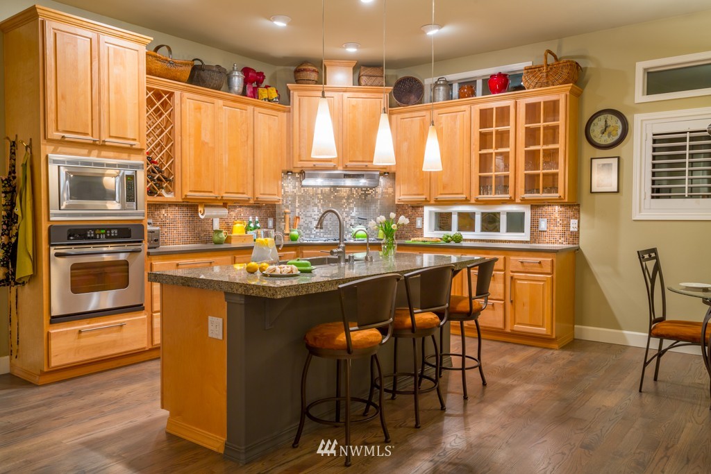 23766 Northeast Greens Crossing Road Redmond, WA 98053 - Photo 4 of 25 Gallery Image 4
