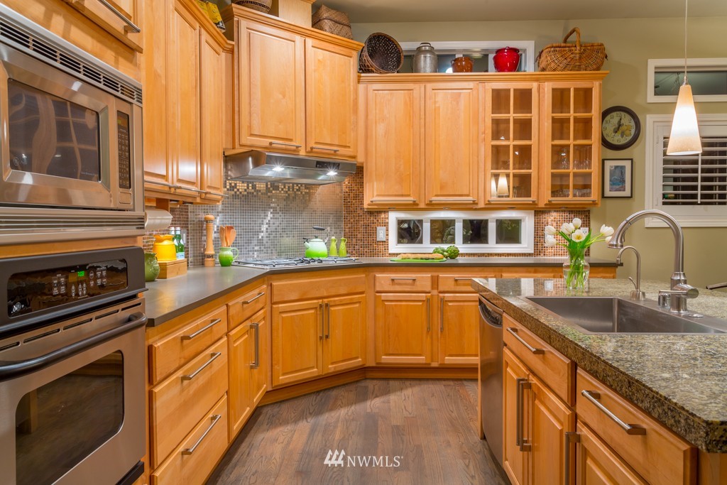 23766 Northeast Greens Crossing Road Redmond, WA 98053 - Photo 5 of 25 Gallery Image 5