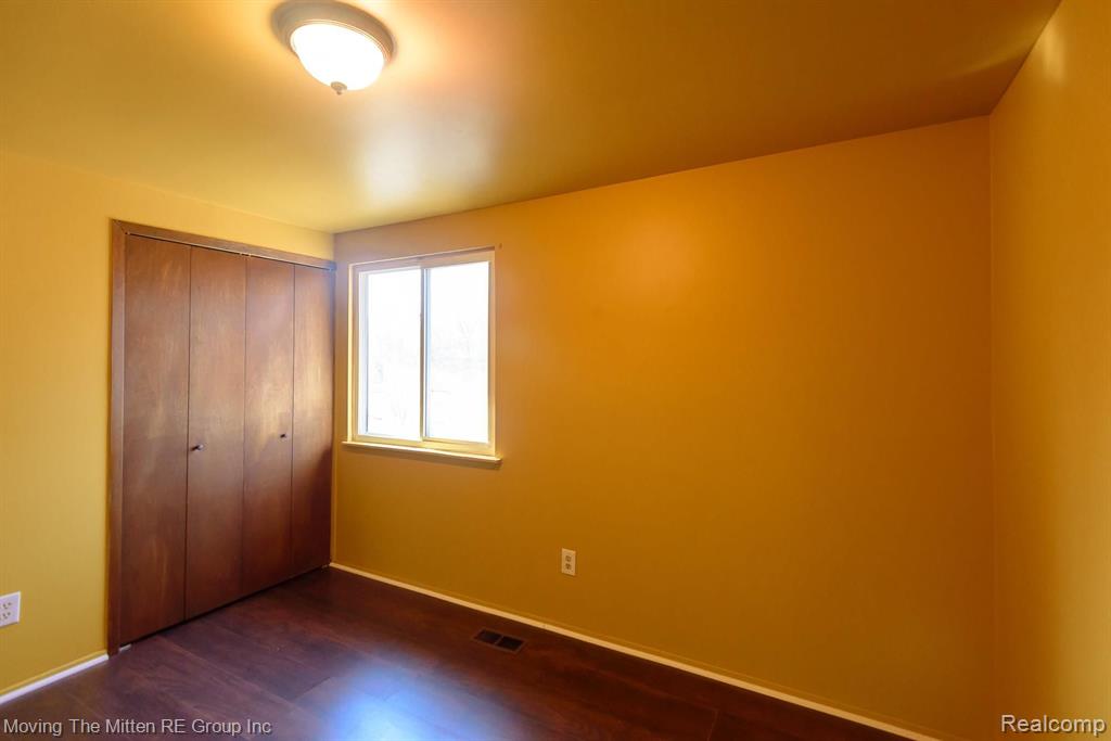 28205 Elwell Road Belleville, MI 48111 - Photo 19 of 45