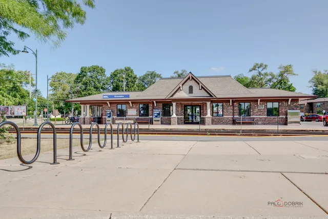 $349,900 | 231 Lionel Drive, Grayslake, IL 60030