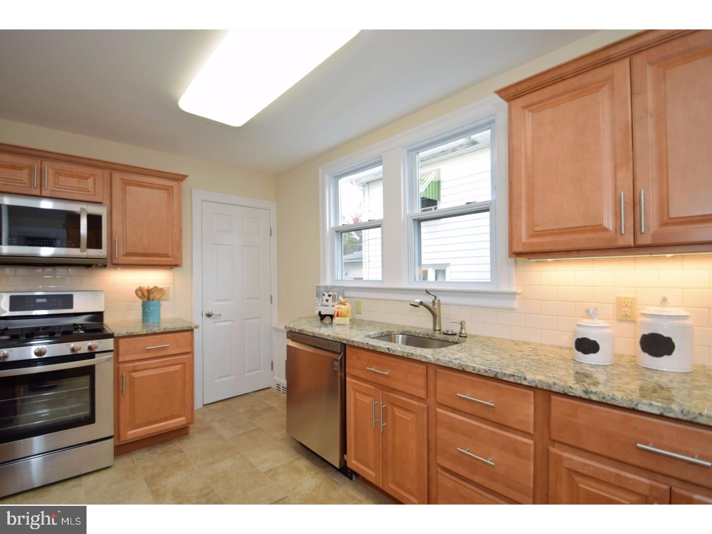321 Oxford Road Havertown, PA 19083 - Photo 11 of 25 Kitchen