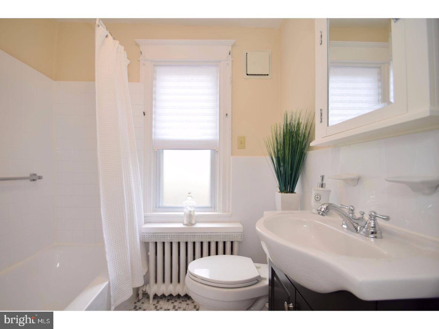 321 Oxford Road Havertown, PA 19083 - Photo 19 of 25 Bathroom