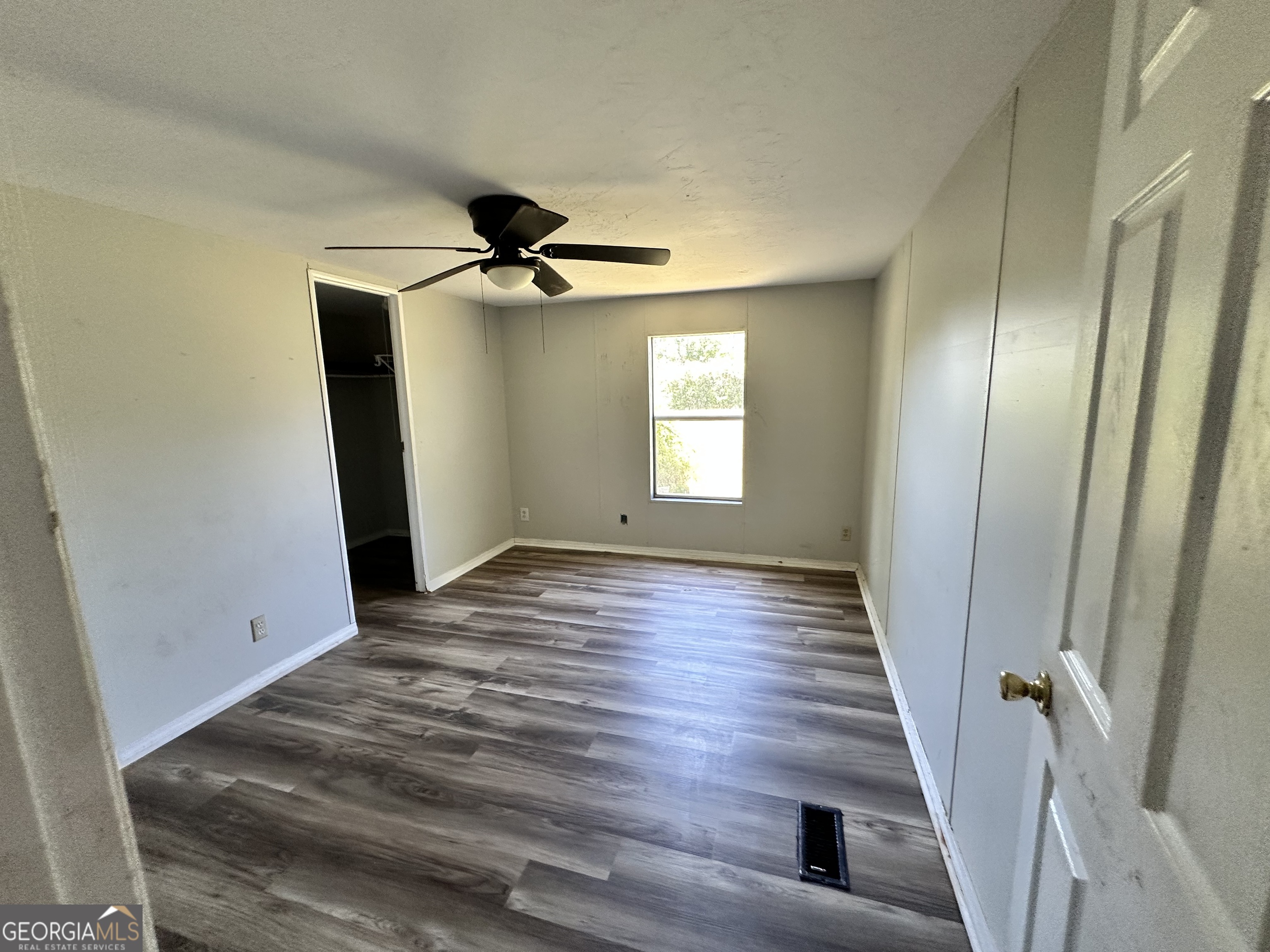 4523 Mockingbird Lane Waycross, GA 31503 - Photo 4 of 36