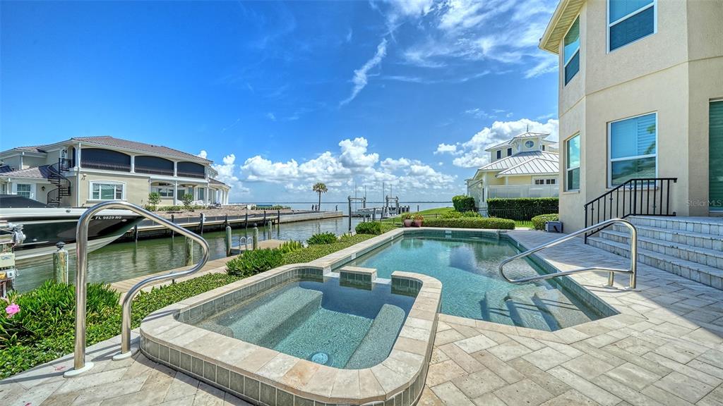 657 Halyard Lane Longboat Key, FL 34228 - Photo 3 of 33