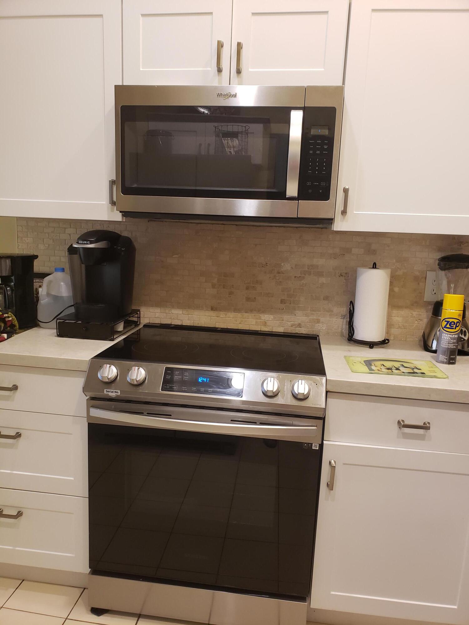 10875 Lake Front Place Boca Raton, FL 33498 - Photo 4 of 20 roven & microwave